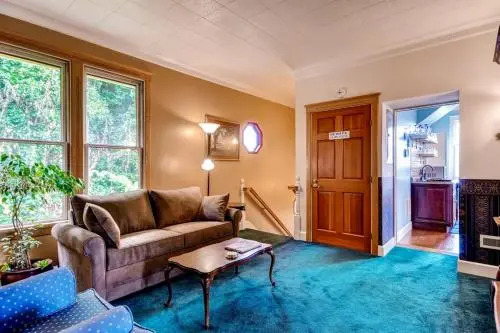 Astoria Inn