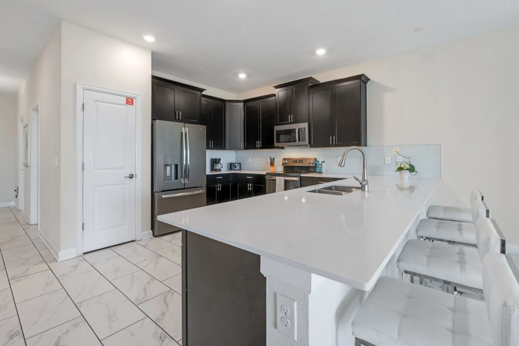 Wonderful home with private pool game and movie rooms near Disney