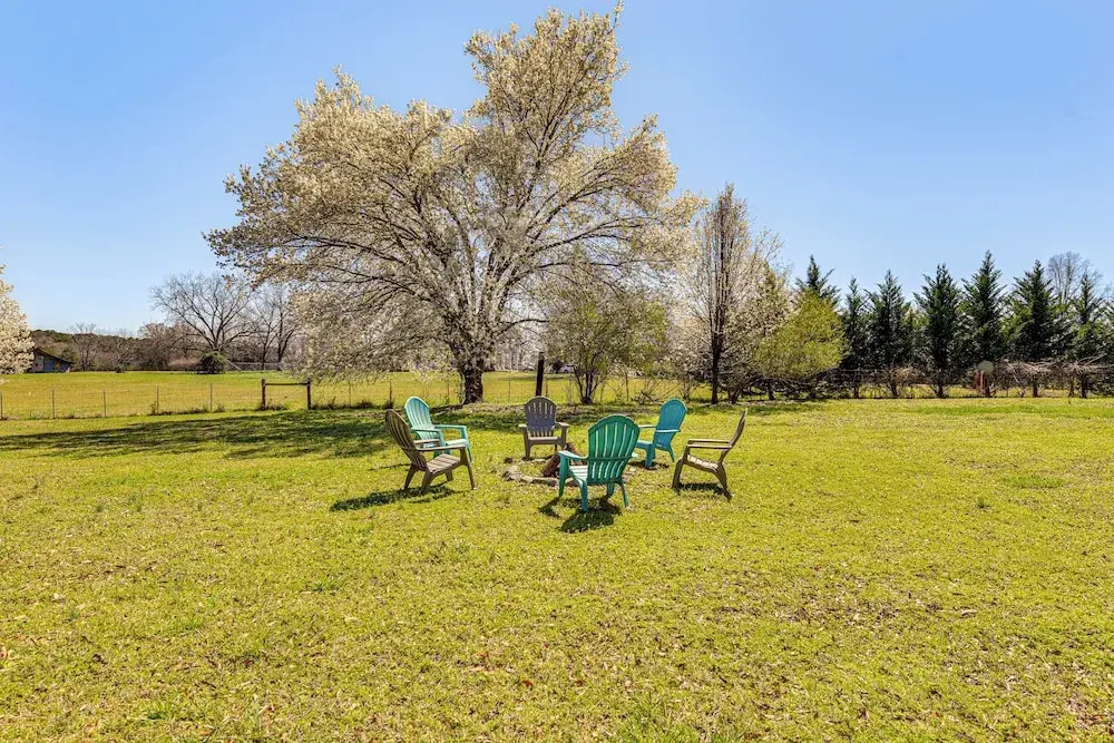 'the Farmhouse' in Fort Lawn w/ Fire Pit & Deck!