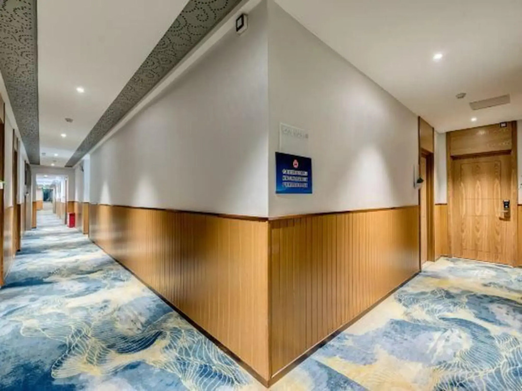 Happy Dragon Saga Hotel with terrace Beijing Forbidden City Wang Fu Jing Street