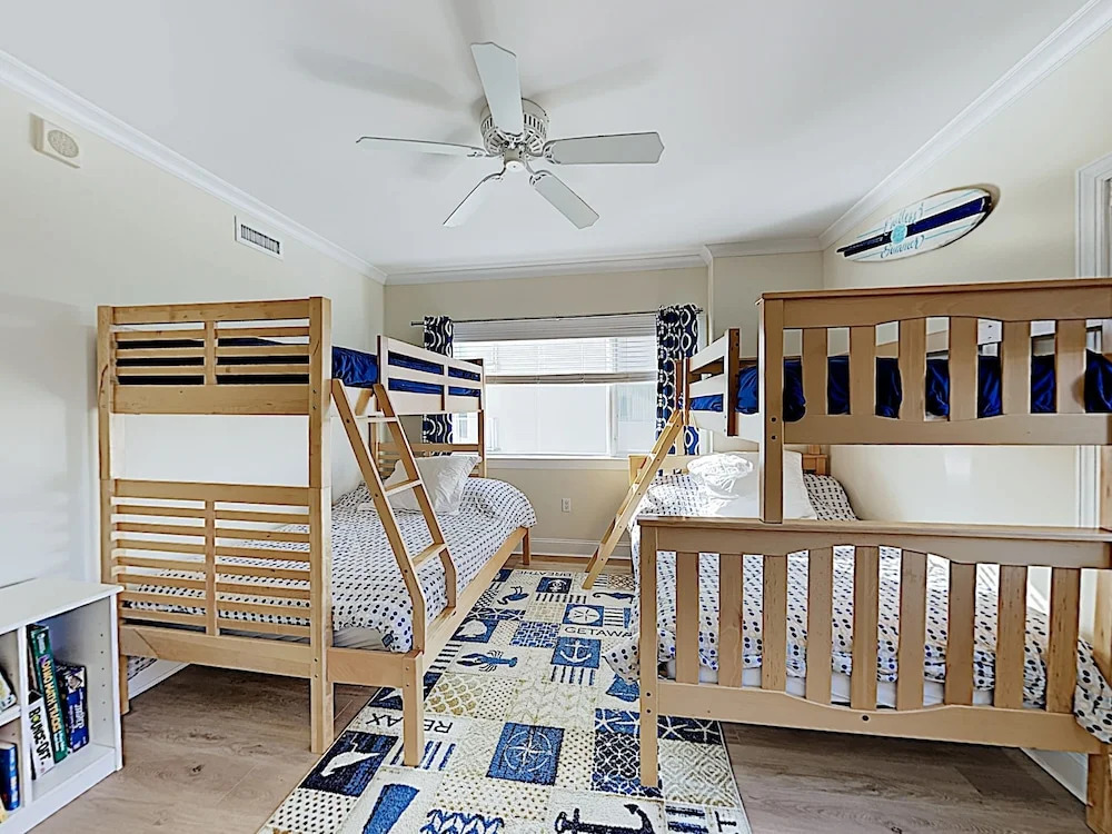 Steps To Beach! W/ Pool & Ocean Views 4 Bedroom Condo