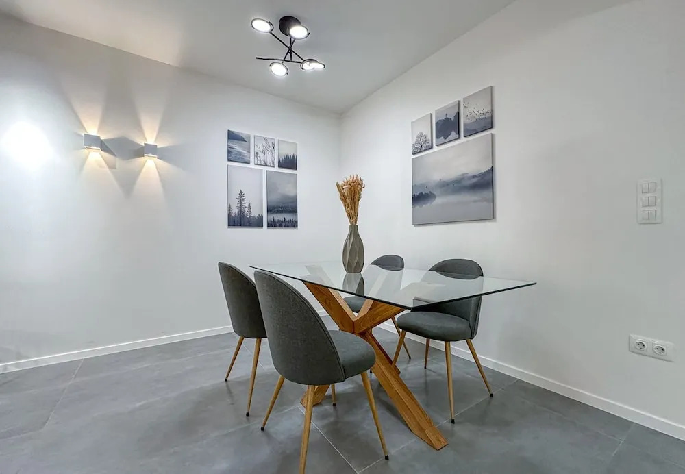 LIV - Modern Comfort Oasis in Pagrati