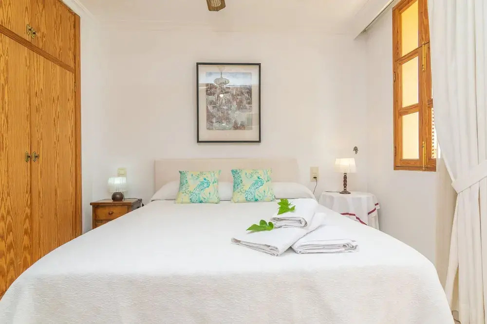 Bella in Alc dia With 3 Bedrooms and 2 Bathrooms