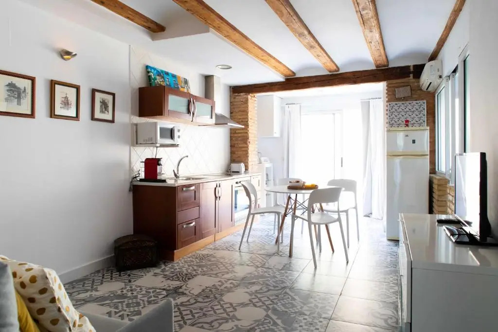 Cozy Wifi AC Loft In the Heart of Ruzafa
