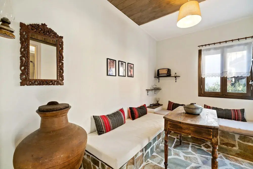 Snug Apartment in Agios Nikolaos With Garden