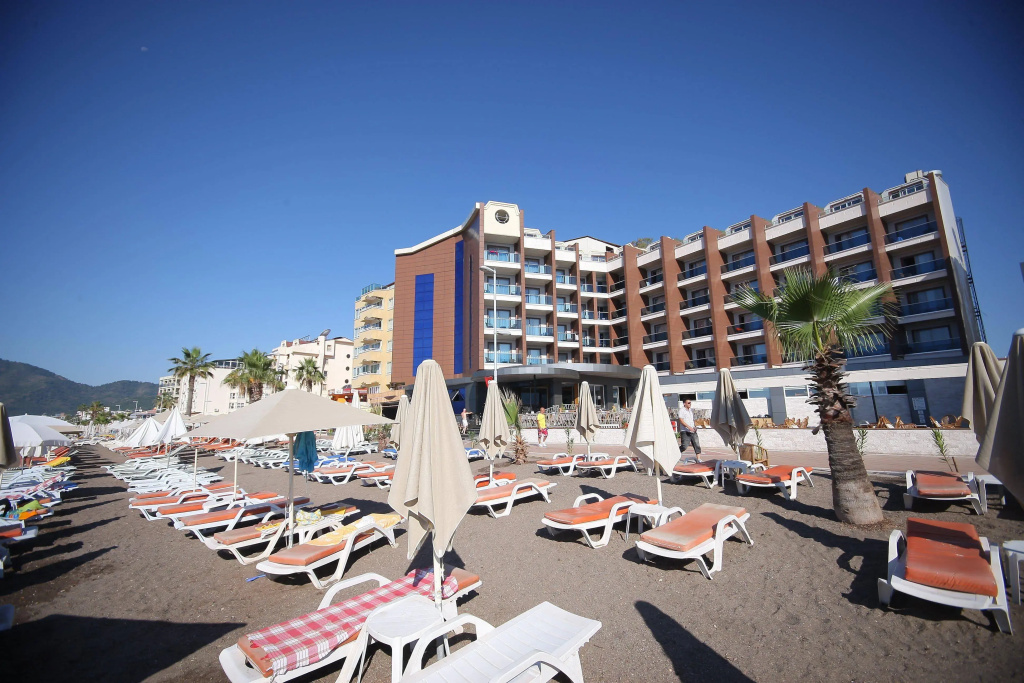 Point Beach Hotel