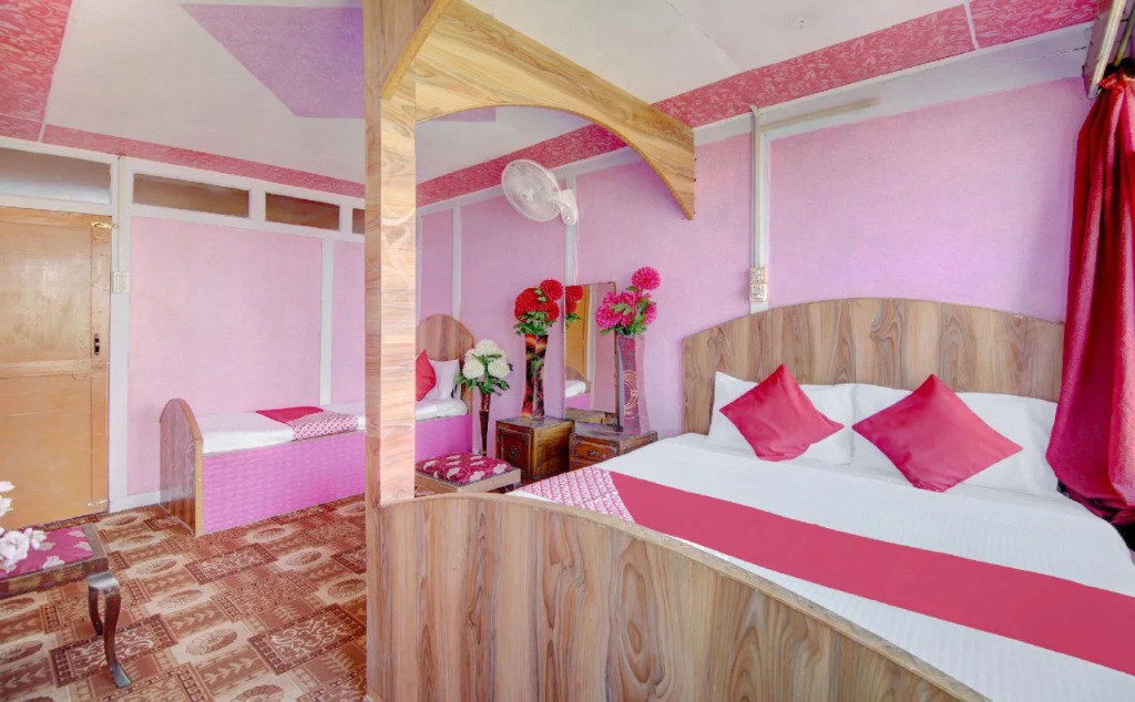 Oyo 6410 Amina Houseboat