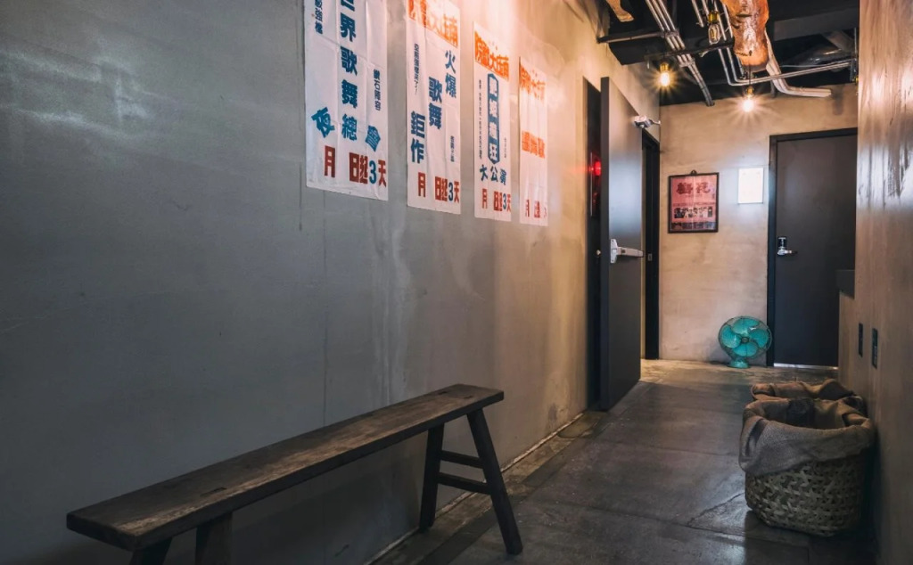 Corner Hostel & Cafe