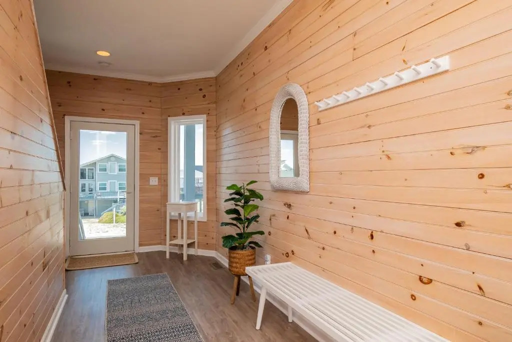 Casa Bianca by Oak Island Accommodations