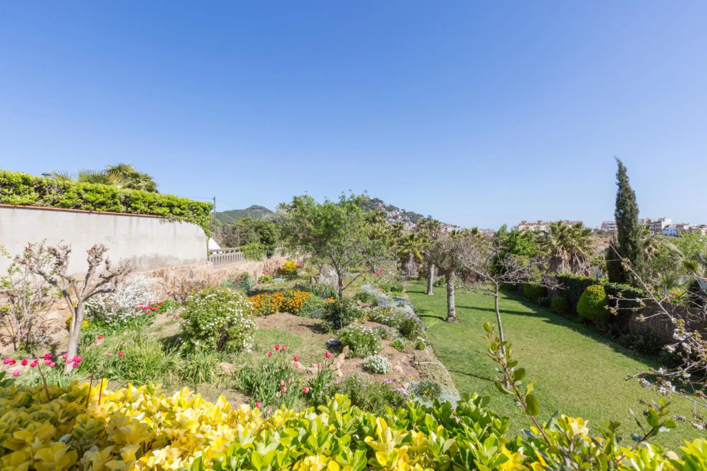 Mas Guelo in Blanes with 3 bedrooms and 2 bathrooms