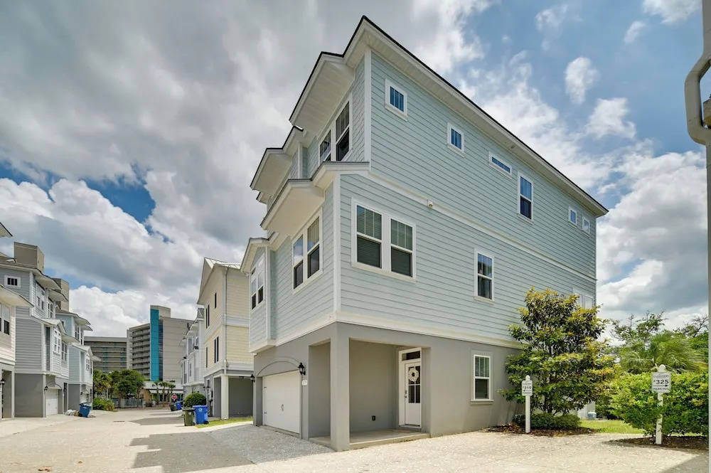 1 Block to Beach! Breezy Myrtle Beach Getaway