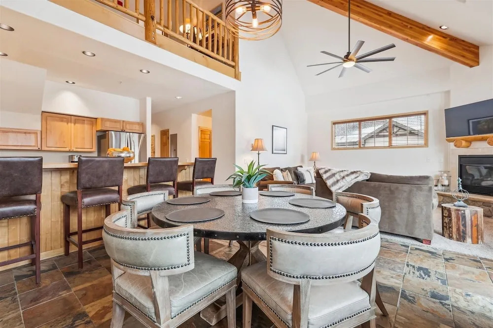 Corral 309w 3 Bedroom Condo by RedAwning