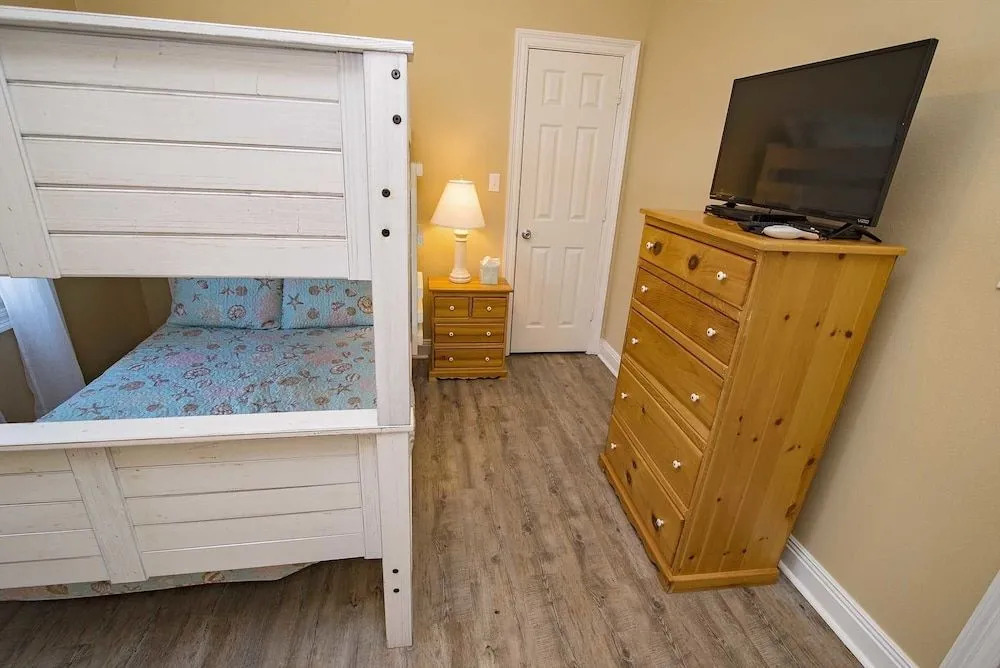 Sand Crab East Beach House 4 Bedrooms 3.5 Bathrooms Home