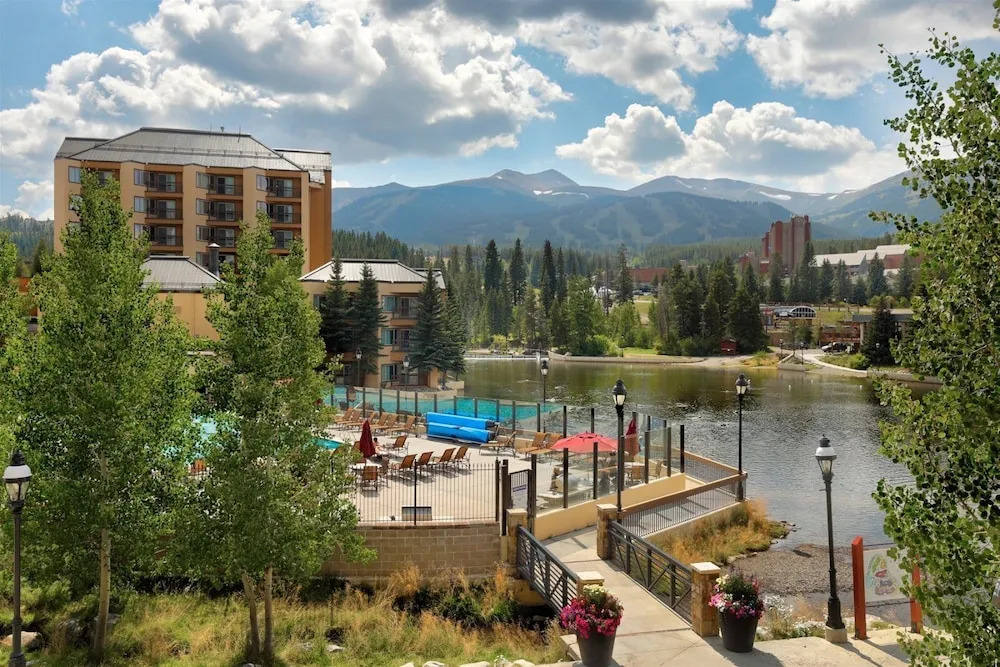 Luxury 4 Bedroom Penthouse Rental Off Main Street Within Walking Distance To Peak 9