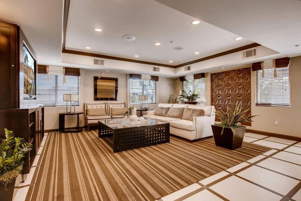 Gorgeous San Diego 2BR/2BTH With Fast WIFI & Free Parking! (FV3)