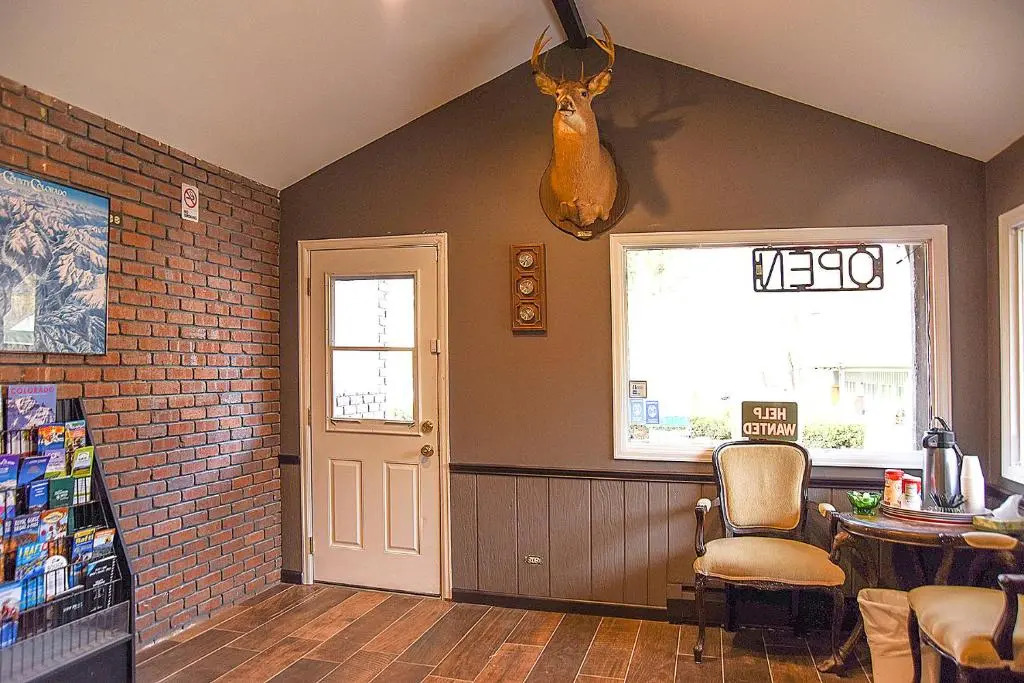 H&H Motor Lodge