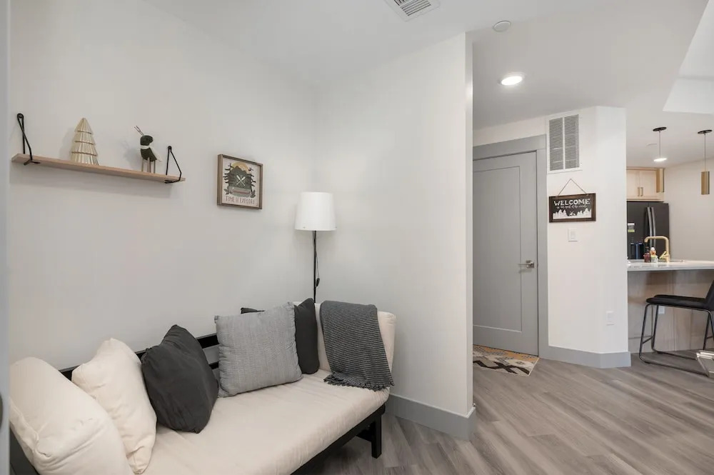 Ski Idlewild 1 Bedroom Condo by RedAwning