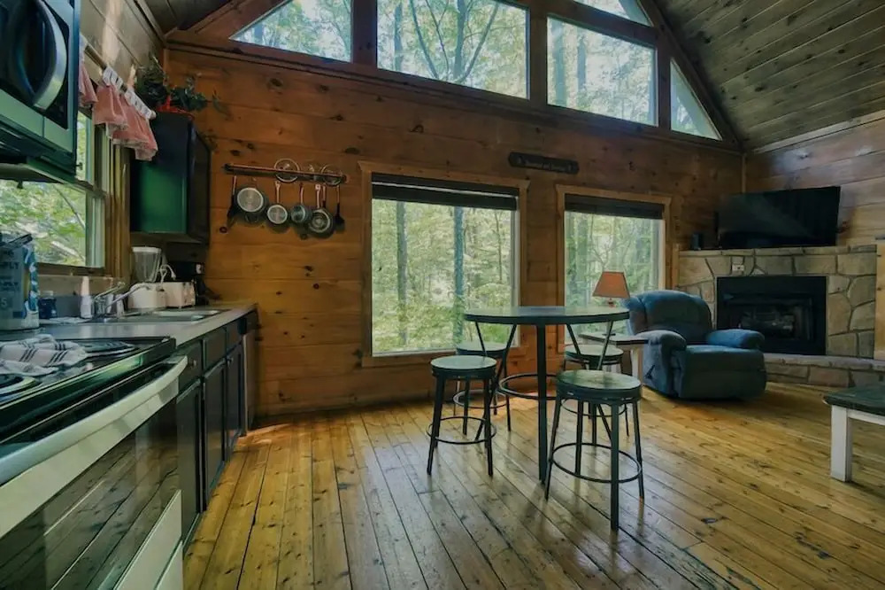Cabin in Nature w/ Hot Tub & Games!