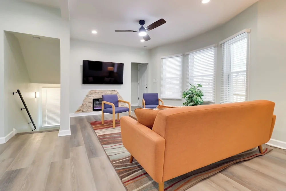 Near Midtown & Medical District! Updated Unit