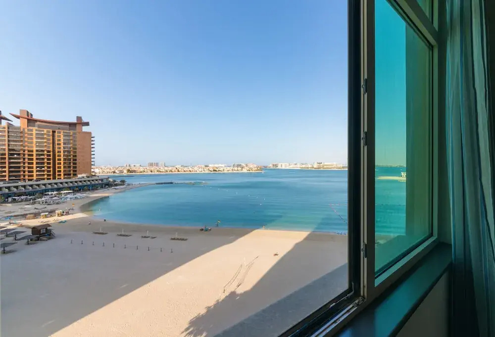 Maison Privee - Beach Access Apt w/ Burj & Sea Views on The Palm