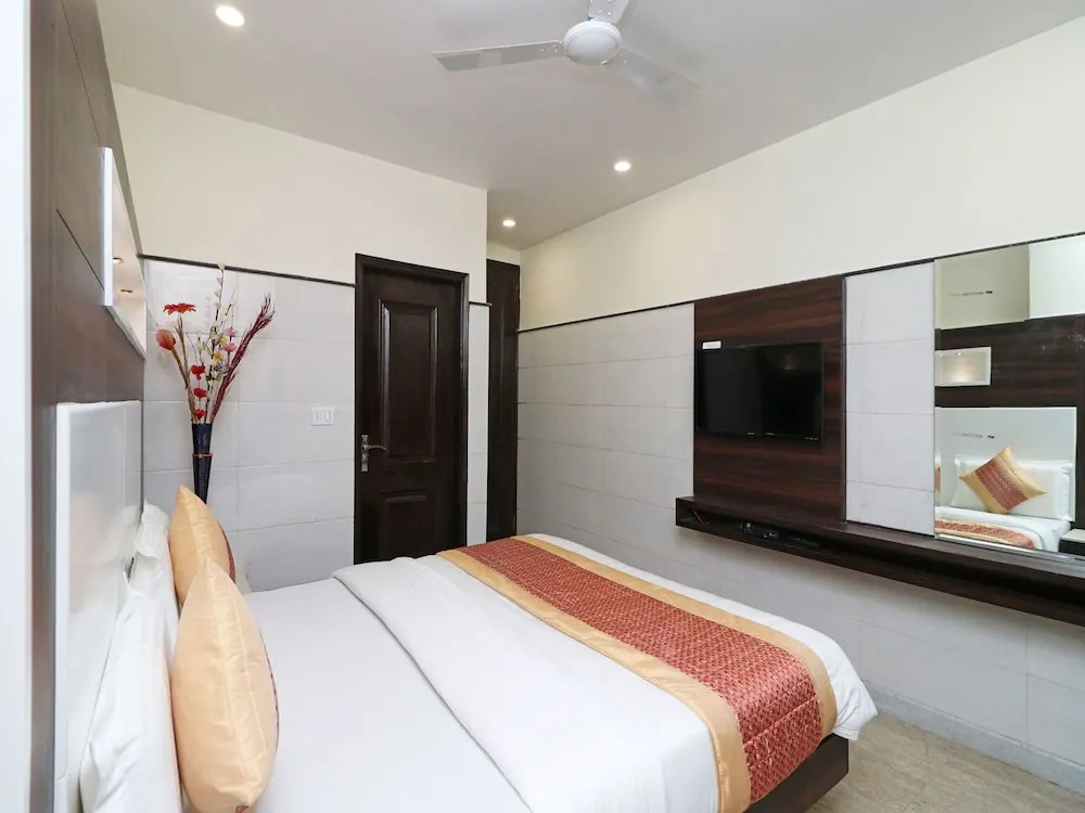 OYO 11594 Hotel TVS