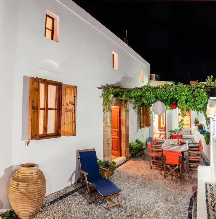 CasaLindos Traditional Houses & studios