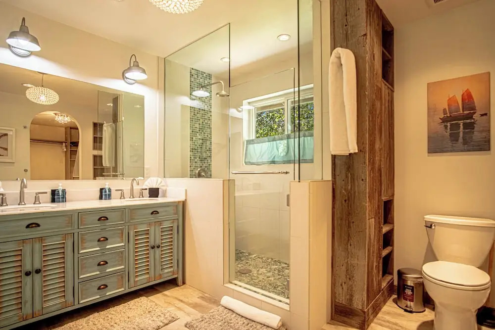Red Elephant 4BR - Fire Pit - River & Downtown