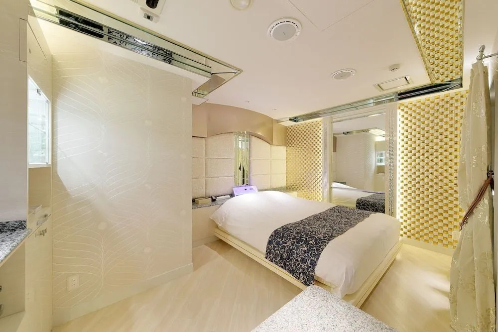Hotel Cherena Kunitachi