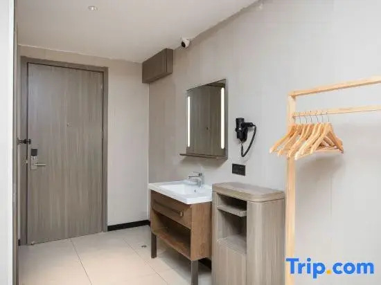 HanTing Hotel (Jiangyin Lingang Development Zone Shengangzhen)
