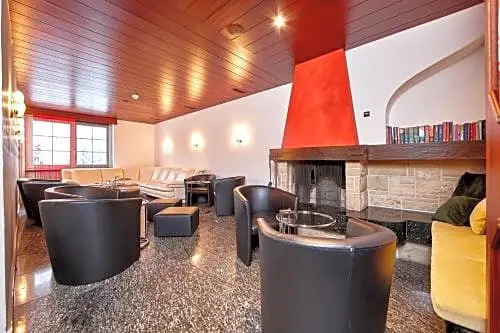 Basic Hotel