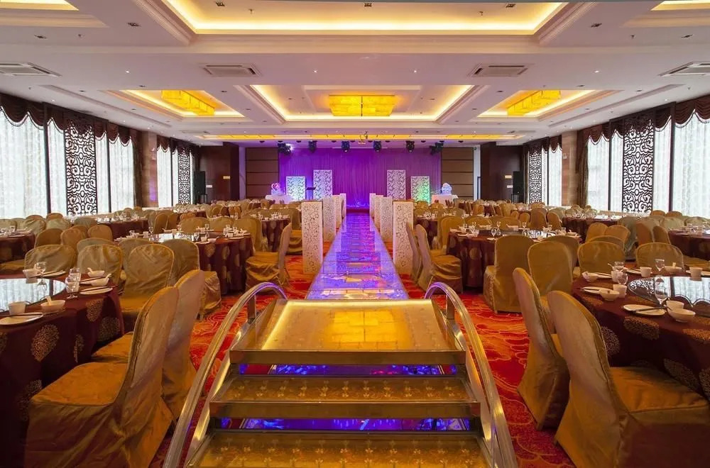 Rongcheng Celebrity Hotel High Speed Rail Station Shop