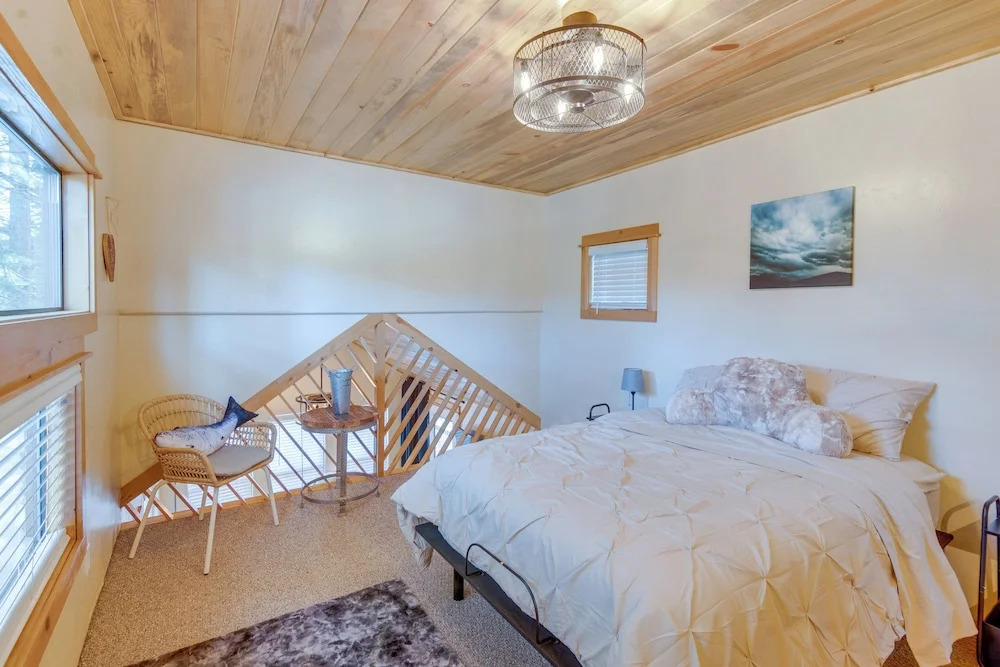 Cozy & Restful Cabin, Steps to Lake Almanor