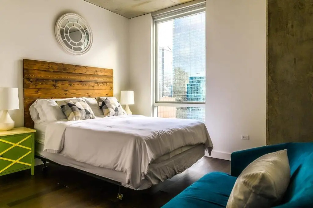 2BR/2BA Brand New Executive Luxury Suite w/ Rooftop Pool, Gym and Balcony by ENVITAE