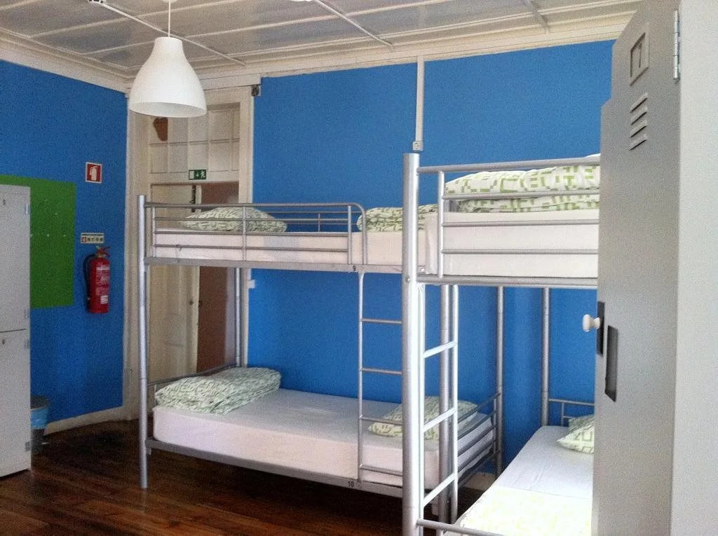 Alface Hall Hostel & Bar
