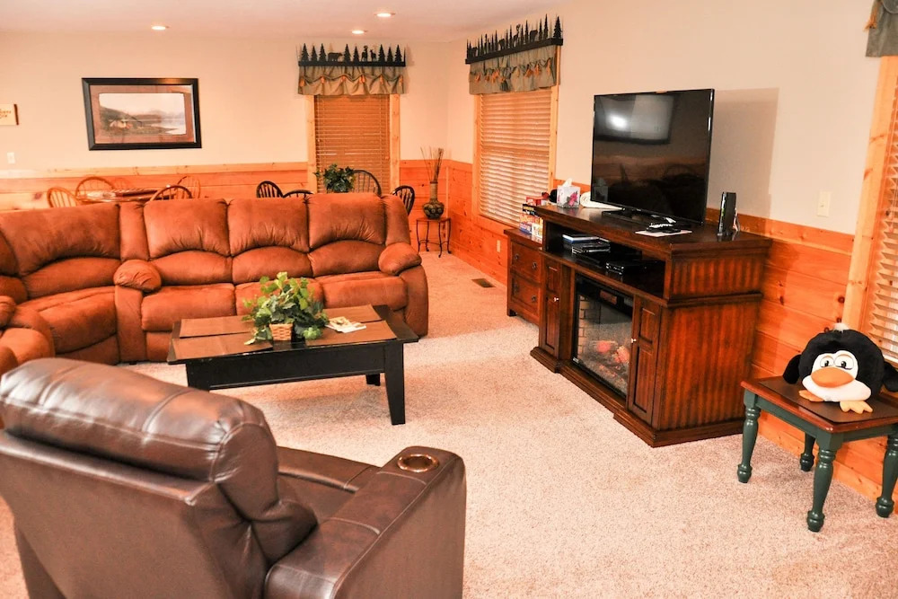 SUNSET POINTE - 5 Br Cabin