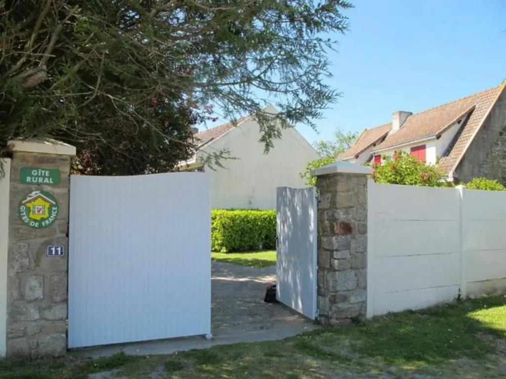 Gîte Charmant avec Cheminée, Jardin Clos et Equipements Bébé à Proximité de la Côte - FR-1-306-842