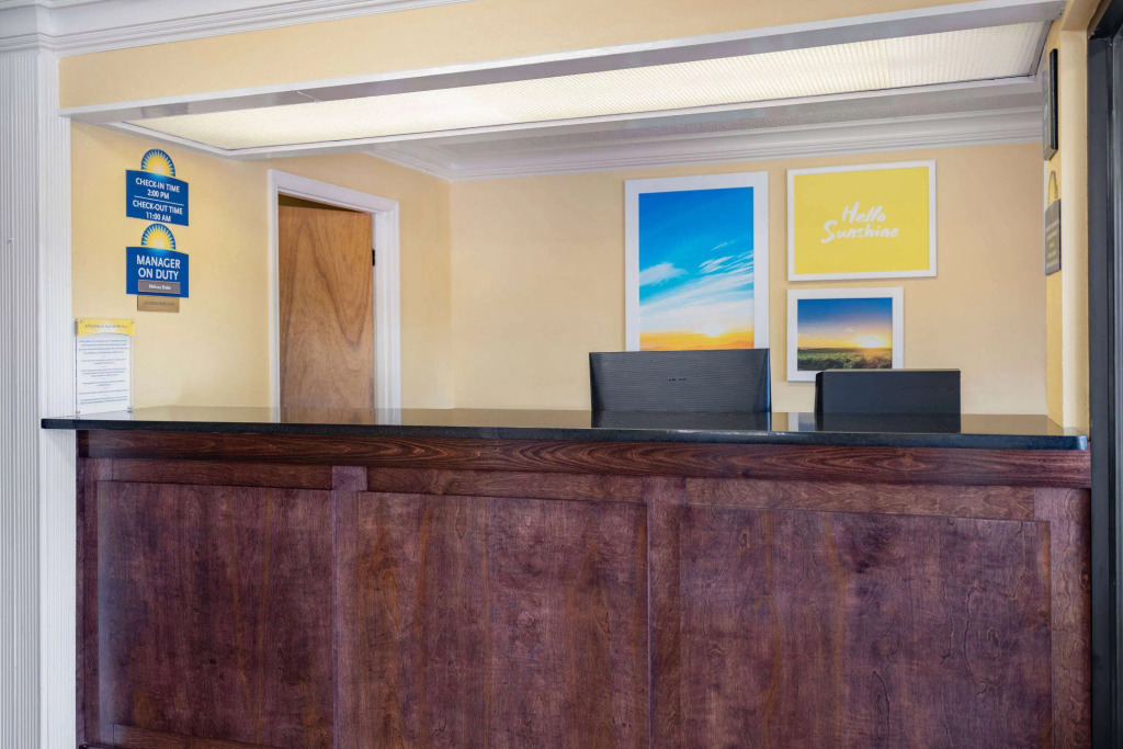 Days Inn by Wyndham Macon I-475