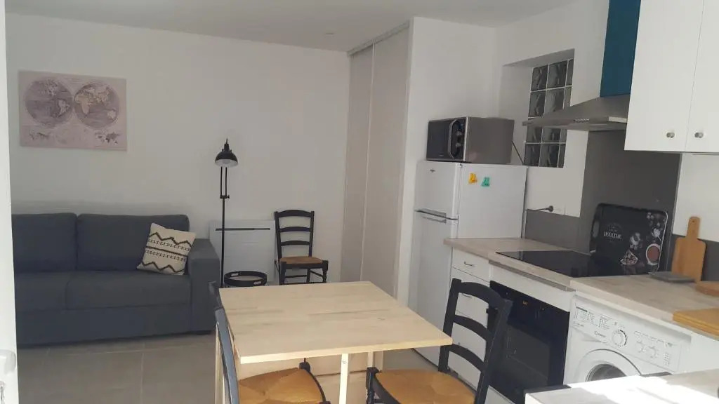 Appartement T2 neuf dans villa avec piscine
