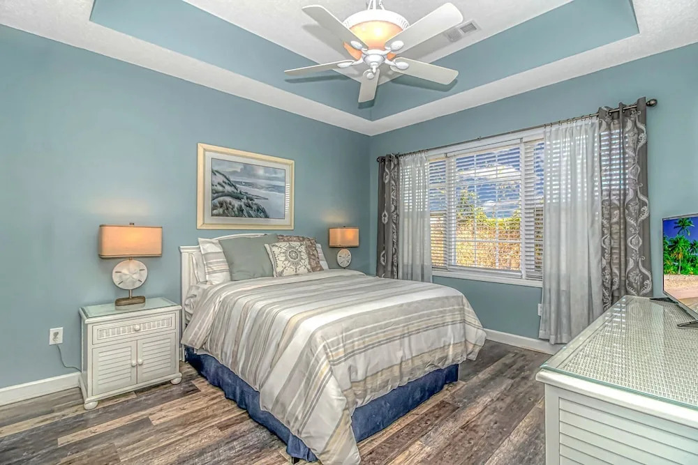 Barefoot Resort Beach and Golf Escape!