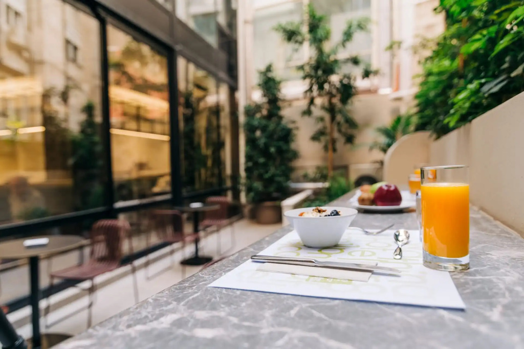 Athinais Hotel