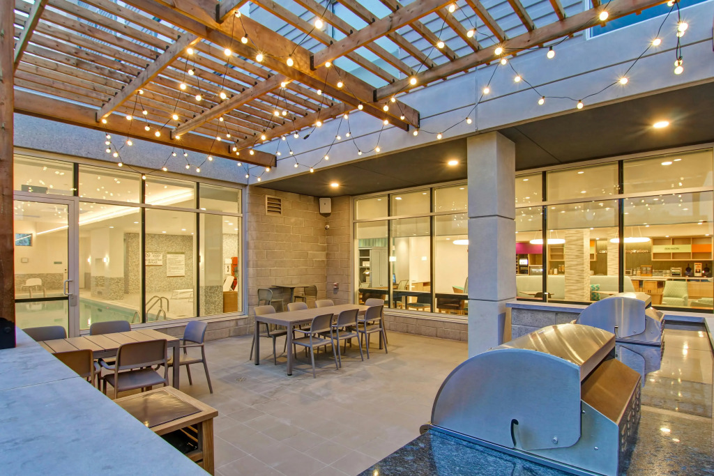 Home2 Suites By Hilton Montreal Dorval