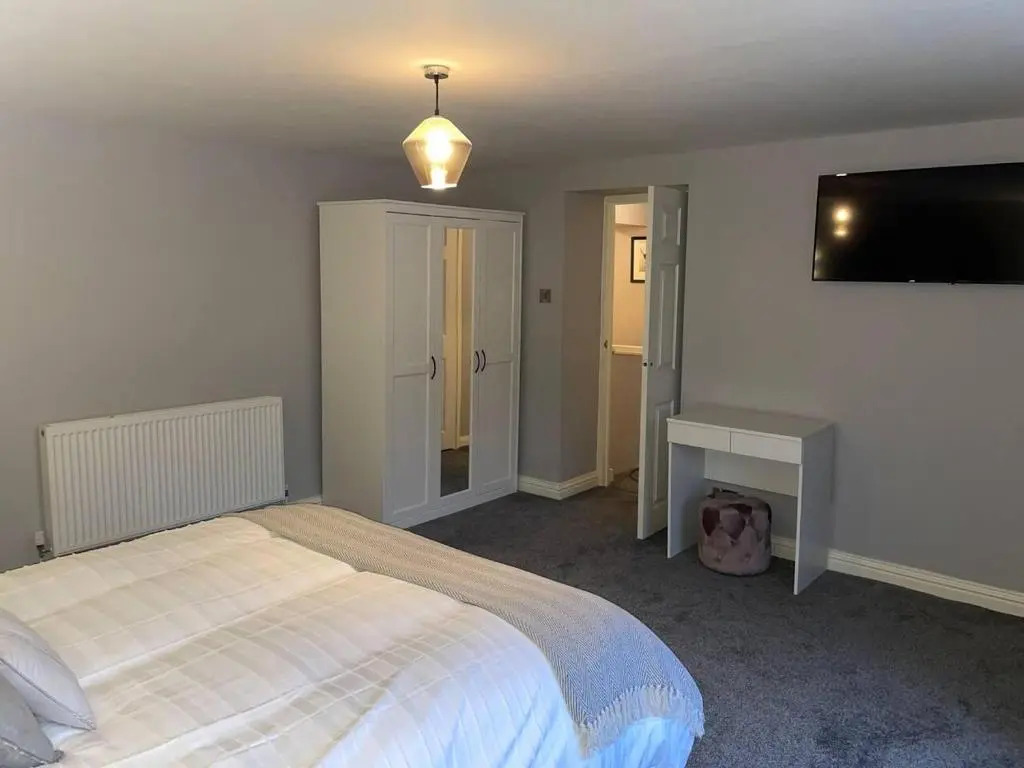 Cosy Apartment above Village Pub