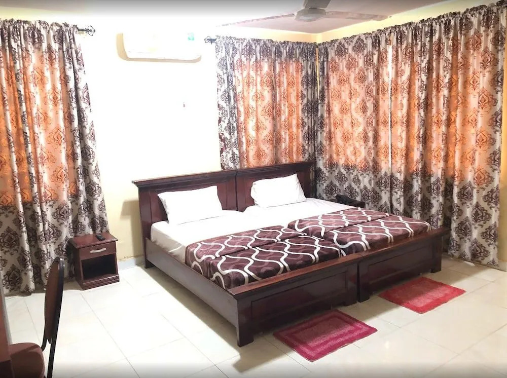 Liana Hotel