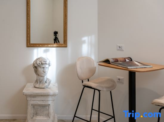 Romart Luxury Rooms