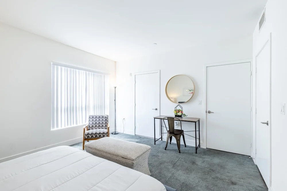 Fully furnished 3 Bedroom Apartment on Poinsettia Place 3 Apts by RedAwning
