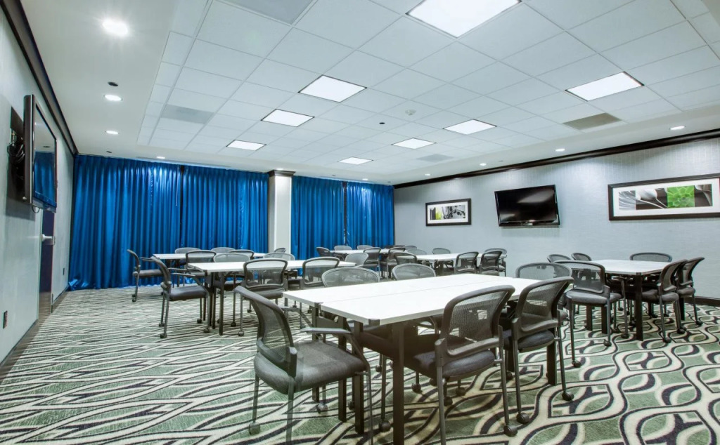 Holiday Inn Express & Suites Charleston Arpt-Conv Ctr Area by IHG