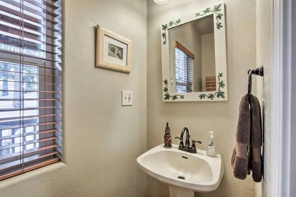 Large Home in Central Truckee With Private Hot Tub