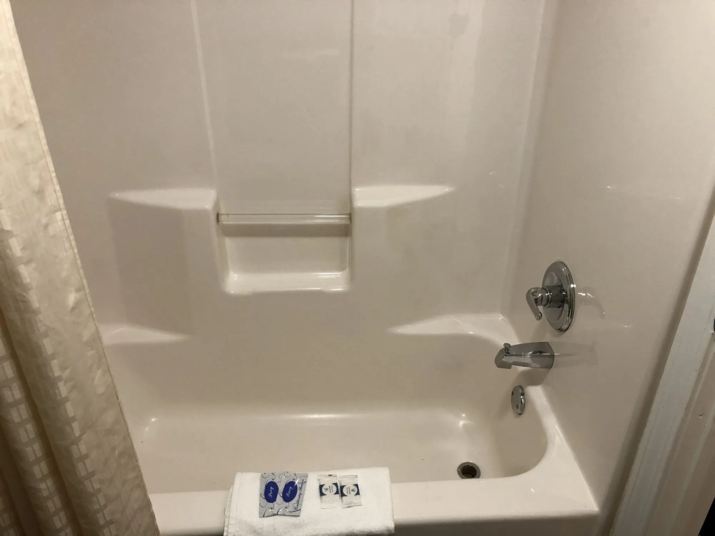 Deluxe Inn & Suites By OYO Miami OK