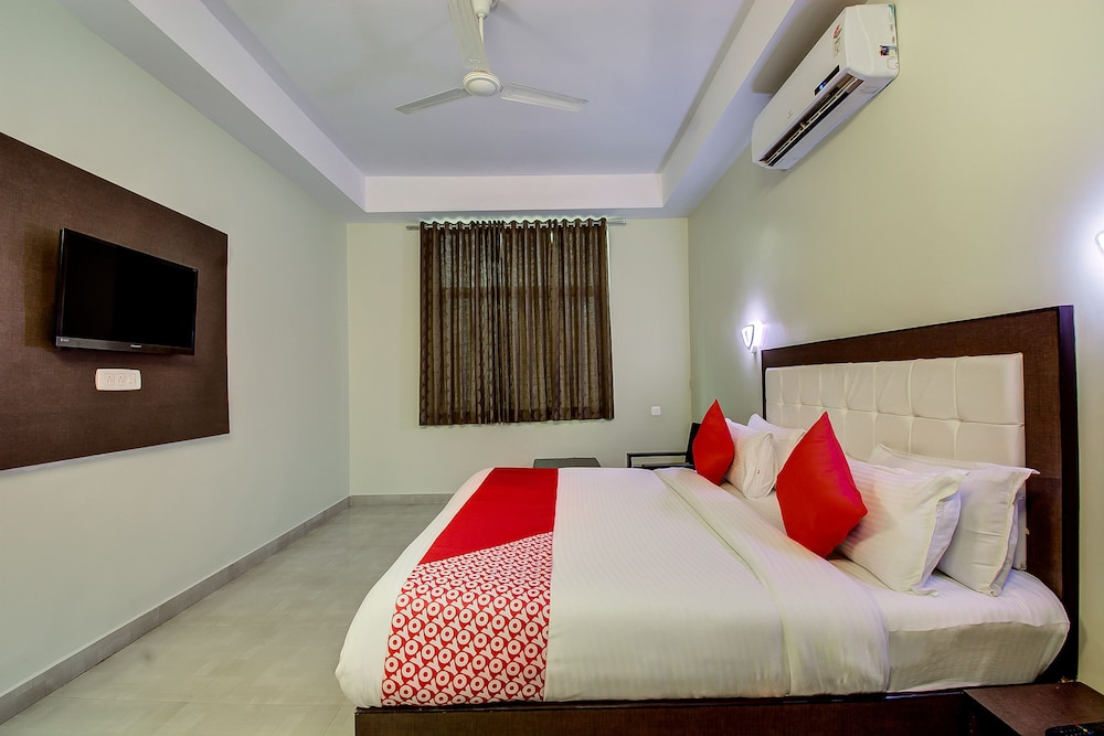 Capital O 16579 Hotel Dream Palace