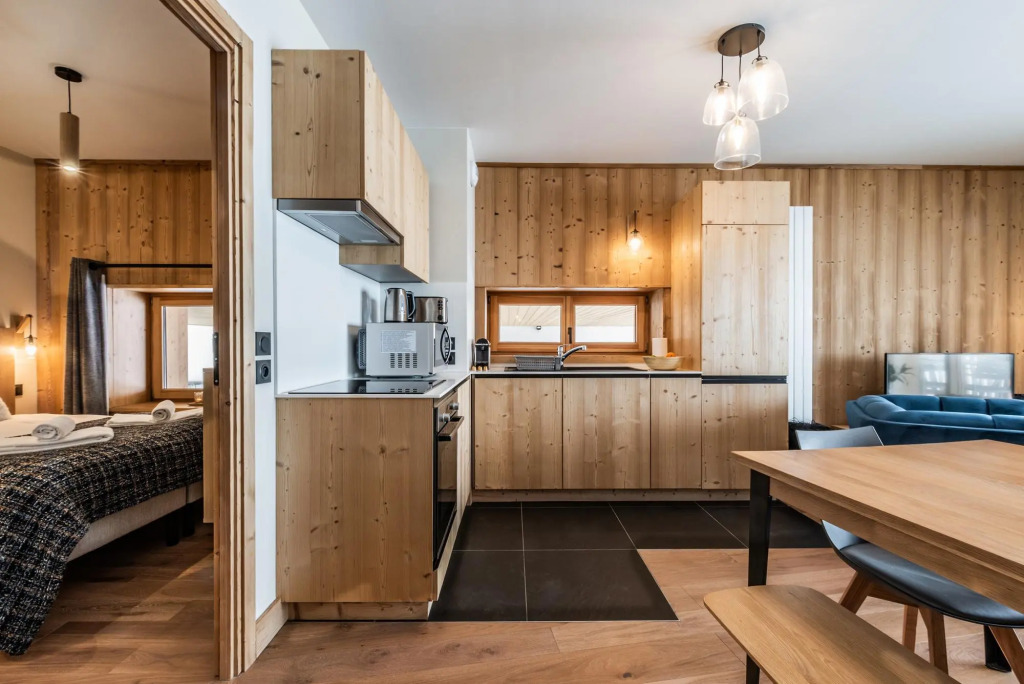 SORBUS - Contemporary Apartment in Luxury Residence